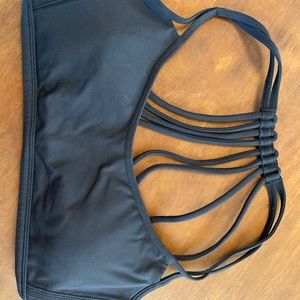 EUC Lululemon Strappy Bra Black Size 6